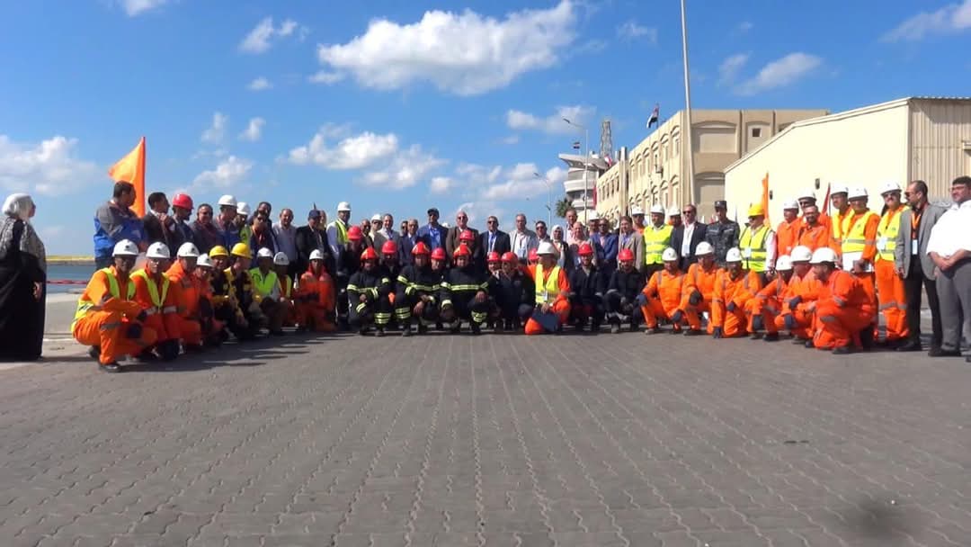 MOPCO and Petrosafe carry out a practical drill to combat marine pollution at Damietta Port.